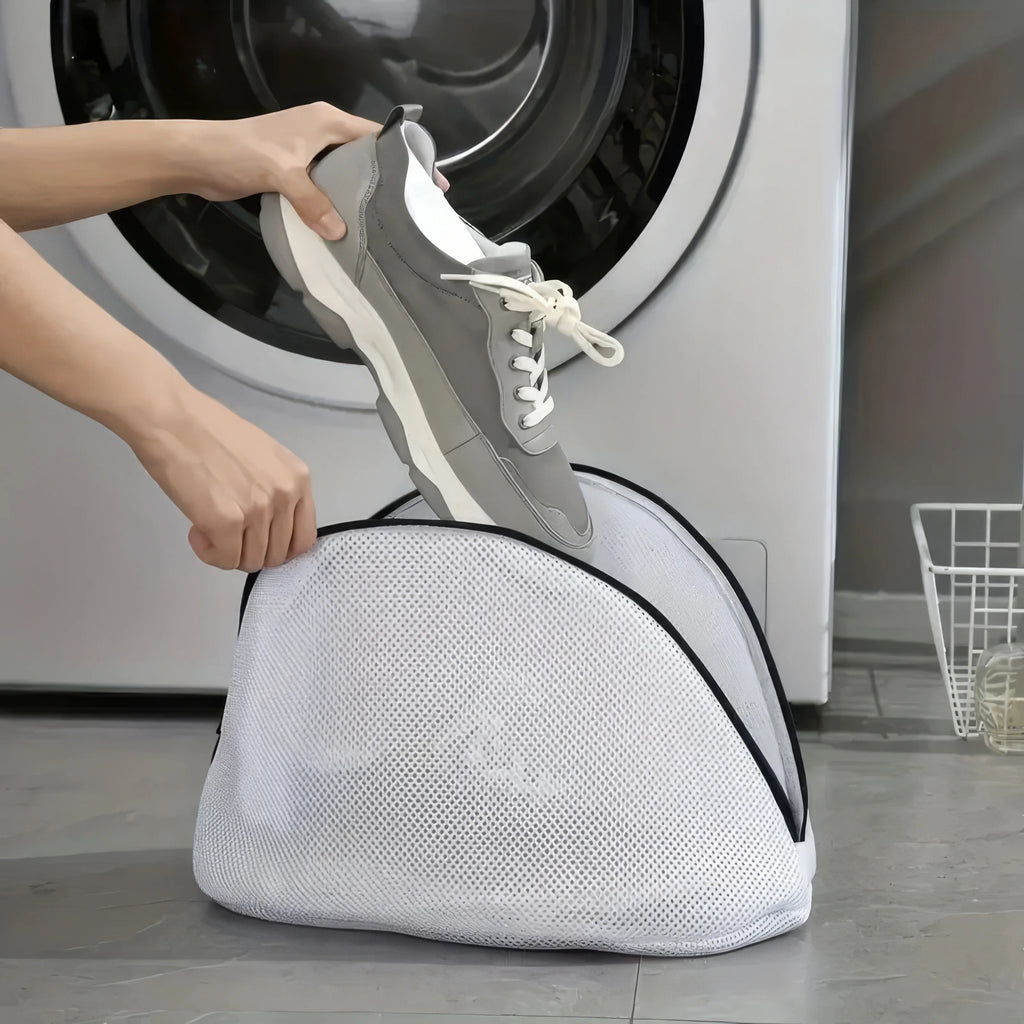 1  Shoe Wash Bag in White, 
with Zipper Closure and Mesh Anti Deformation Design,
 Suitable for Sports Shoes and Boots