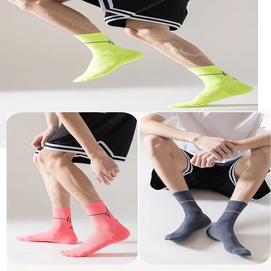 5 Pairs Professional sports socks 
Quick-drying ,
Fit sweat-absorbing training ,running and Ride