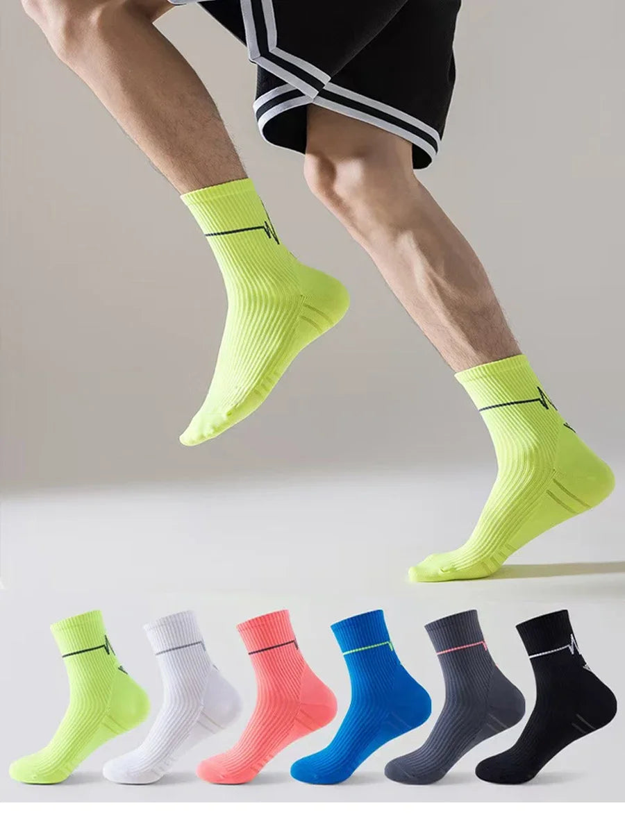 5 Pairs Professional sports socks 
Quick-drying ,
Fit sweat-absorbing training ,running and Ride